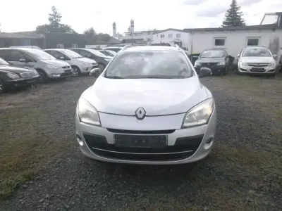 Gebraucht Renault Mégane Bose Edition 131 PS (96 kW) 2012 Grau Limousine