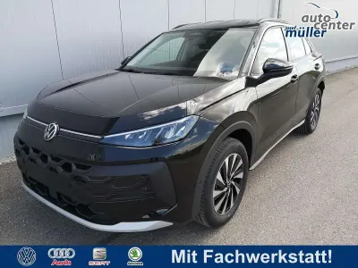 Neu VW T-Roc Life 150 PS (110 kW) 2026 Grenadillschwarz meta... SUV