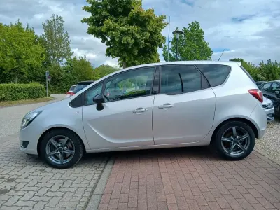 Gebraucht Opel Meriva Style 140 PS (102 kW) 2014 Silber Van / Kleinbus