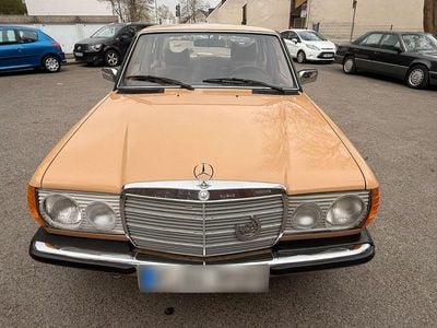 Usata Mercedes 230 109 CV (80 kW) 1979 Marrone Berlina