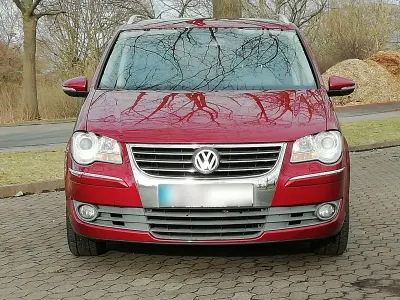 Gebraucht VW Touran Highline 140 PS (102 kW) 2010 Rot Van / Kleinbus