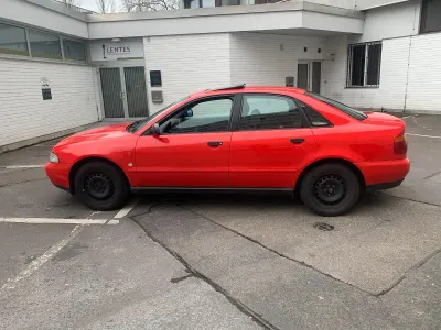 Gebraucht Audi A4 101 PS (74 kW) 1995 Rot Limousine