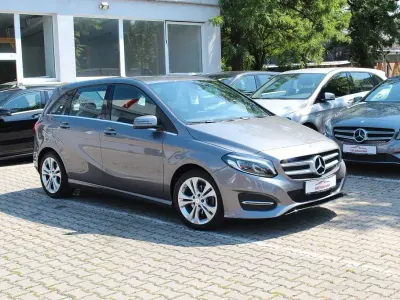 Gebraucht Mercedes B180 122 PS (89 kW) 2015 Grau Kleinwagen