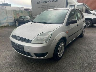 Gebraucht Ford Fiesta Ambiente 60 PS (44 kW) 2004 Silber Kleinwagen