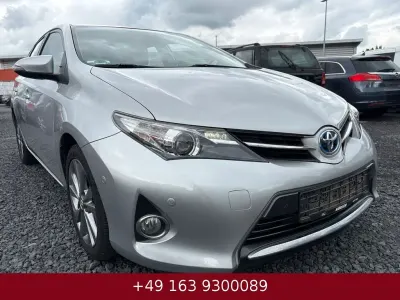 Gebraucht Toyota Auris Hybrid Edition 99 PS (72 kW) 2013 Silber Limousine