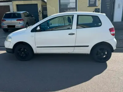 Używany VW Fox 54 KM (39 kW) 2008 Biały Hatchback