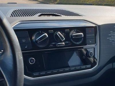 Second-hand VW up! 60 CP (44 kW) 2017 Alb Hatchback