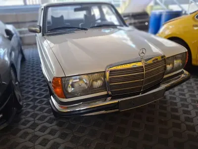 Gebraucht Mercedes E280 177 PS (130 kW) 1976 Weiß Limousine