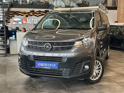 Grau Gebraucht 2023 Opel Vivaro Edition Van / Kleinbus | 26.999 € (Etwas zu teuer)