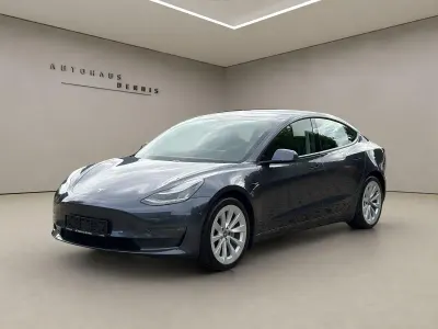 Käytetty Tesla Model 3