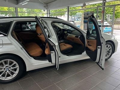 Gebraucht BMW 520 Sport Line 190 PS (139 kW) 2023 Mineralweiss Kombi