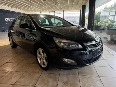 Gebraucht Opel Astra Sport 101 PS (74 kW) 2010 Schwarz Limousine