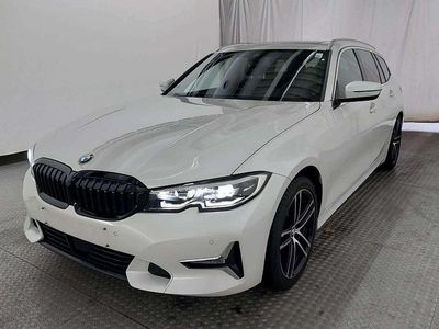 Weiß Gebraucht 2020 BMW 320 Luxury Line Kombi | 27.900 € (Etwas zu teuer)