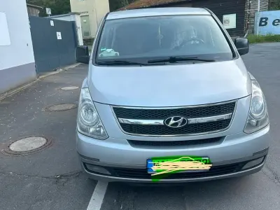 Second-hand Hyundai H-1 170 CP (125 kW) 2009 Argintiu Monovolum