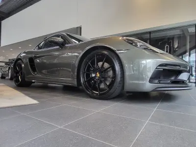 Gebraucht Porsche 718 400 PS (294 kW) 2023 Grün