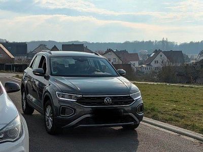 Second-hand VW T-Roc Life 110 CP (80 kW) 2022 Gri SUV