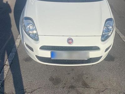 Weiß Gebraucht 2015 Fiat Punto Kleinwagen | 3.390 €