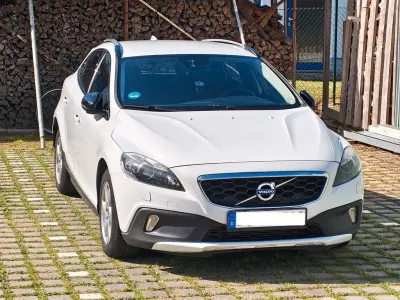 Gebraucht Volvo V40 CC You! 150 PS (110 kW) 2014 Weiß Kombi