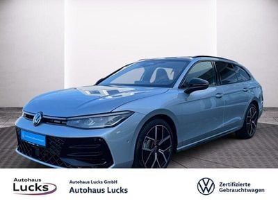 Gebraucht VW Passat R-line 193 PS (141 kW) 2024 Oyster silver metallic (metallic) Kombi