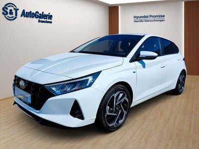 Gebraucht Hyundai i20 Intro Edition 101 PS (74 kW) 2021 Polar white / sol Kleinwagen