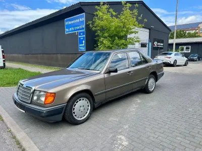 Gebraucht Mercedes 200 118 PS (86 kW) 1988 Braun Limousine