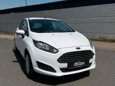 Gebraucht Ford Fiesta Trend 60 PS (44 kW) 2013 Weiß Kleinwagen