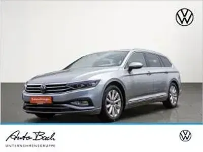 Gebraucht VW Passat 150 PS (110 kW) 2023 Silber (pyrit silber metallic) Kombi
