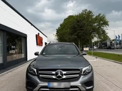 Używany Mercedes GLC250 204 KM (150 kW) 2018 Szary SUV