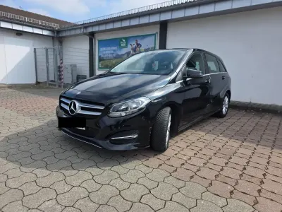 Gebraucht Mercedes B180 122 PS (89 kW) 2014 Schwarz Van / Kleinbus