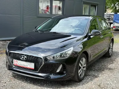 Gebraucht Hyundai i30 Comfort 120 PS (88 kW) 2018 Schwarz Limousine