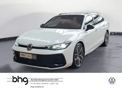 Gebraucht VW Passat R-line 150 PS (110 kW) 2024 Weiß Kombi