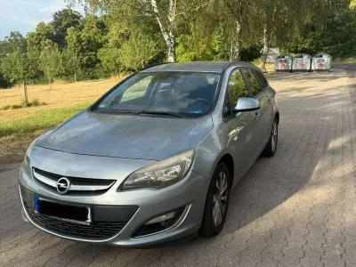 Gebraucht Opel Astra 131 PS (96 kW) 2012 Grau Kombi