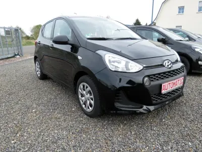 Gebraucht Hyundai i10 Select 67 PS (49 kW) 2019 Schwarz Kleinwagen