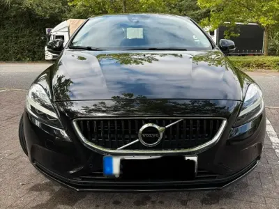 Gebraucht Volvo V40 Momentum 122 PS (89 kW) 2018 Schwarz Kombi