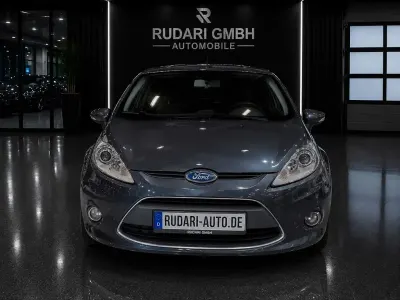 Gebraucht Ford Fiesta Titanium 97 PS (71 kW) 2011 Grau Limousine