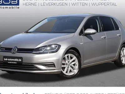 Gebraucht VW Golf VII Comfortline 131 PS (96 kW) 2019 Grau Limousine