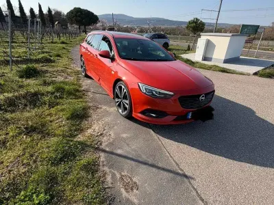 Używany Opel Insignia Exklusiv 209 KM (153 kW) 2018 Pomarańczowy Sedan/Limuzyna