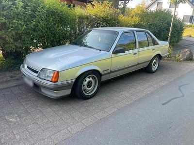 Gebraucht Opel Rekord 110 PS (80 kW) 1984 Silber Limousine