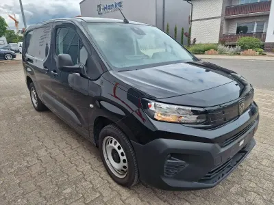 Gebraucht Peugeot Partner 102 PS (75 kW) 2025 Schwarz Van / Kleinbus