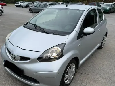 Gebraucht Toyota Aygo 68 PS (50 kW) 2008 Silber Kleinwagen
