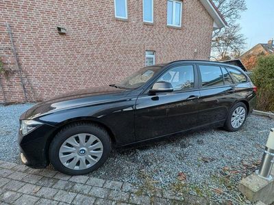 Schwarz Gebraucht 2018 BMW 318 Advantage Kombi | 12.600 € (Fairer Preis)