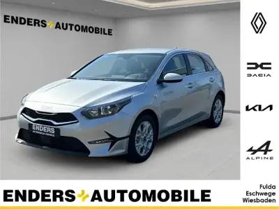 Neu Kia Ceed Vision 140 PS (102 kW) 2025 Silber Kleinwagen
