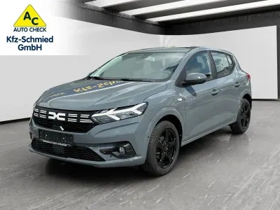 Używany Dacia Sandero Expression 91 KM (66 kW) 2022 Szary Hatchback