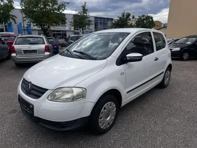 Gebraucht VW Fox 54 PS (39 kW) 2008 Weiß Kleinwagen