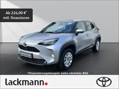 Używany Toyota Yaris Hybrid Comfort 116 KM (85 kW) 2022 Srebrny