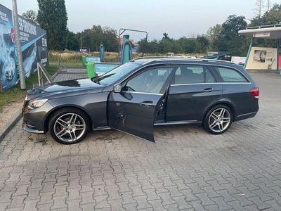 Grau Gebraucht 2016 Mercedes E200 AMG Kombi | 17.400 € (Fairer Preis)