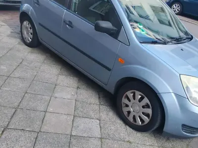 Gebraucht Ford Fiesta 51 PS (37 kW) 2005 Blau Kleinwagen