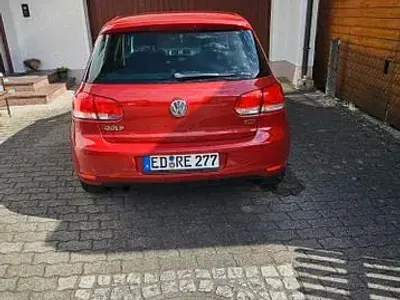 Gebraucht VW Golf VI Style 105 PS (77 kW) 2011 Rot Kleinwagen