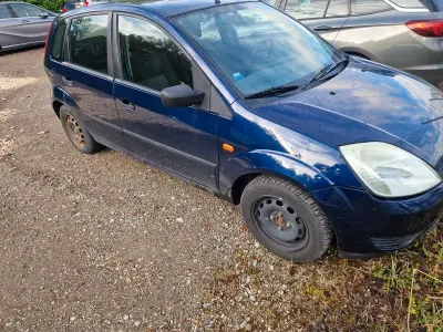 Używany Ford Fiesta 60 KM (44 kW) 2004 Niebieski Hatchback