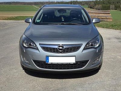 Używany Opel Astra Innovation 125 KM (91 kW) 2011 Srebrny Kombi